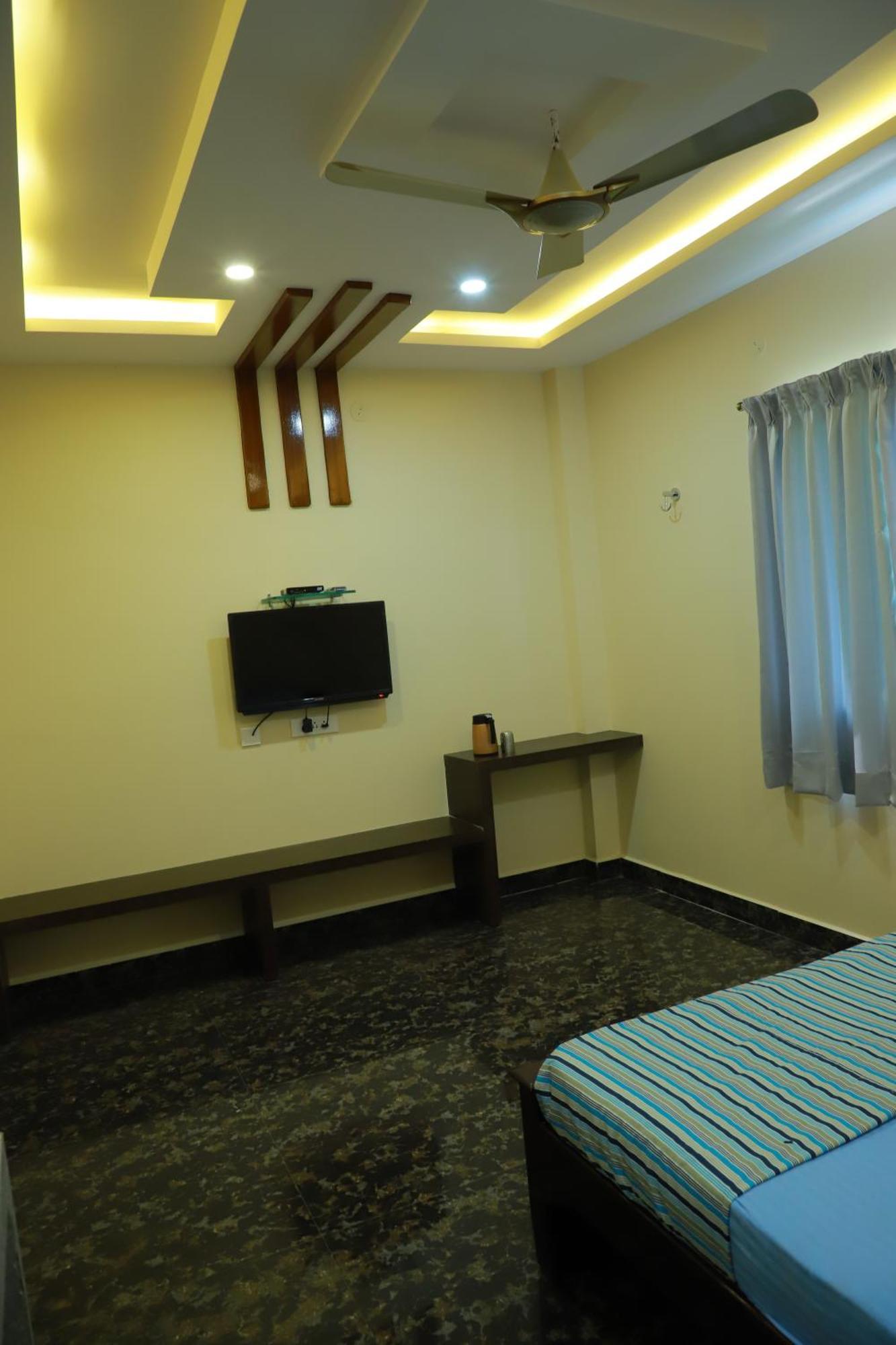 Hotel Lsr Hill View Residency Srikalahasti Exterior foto