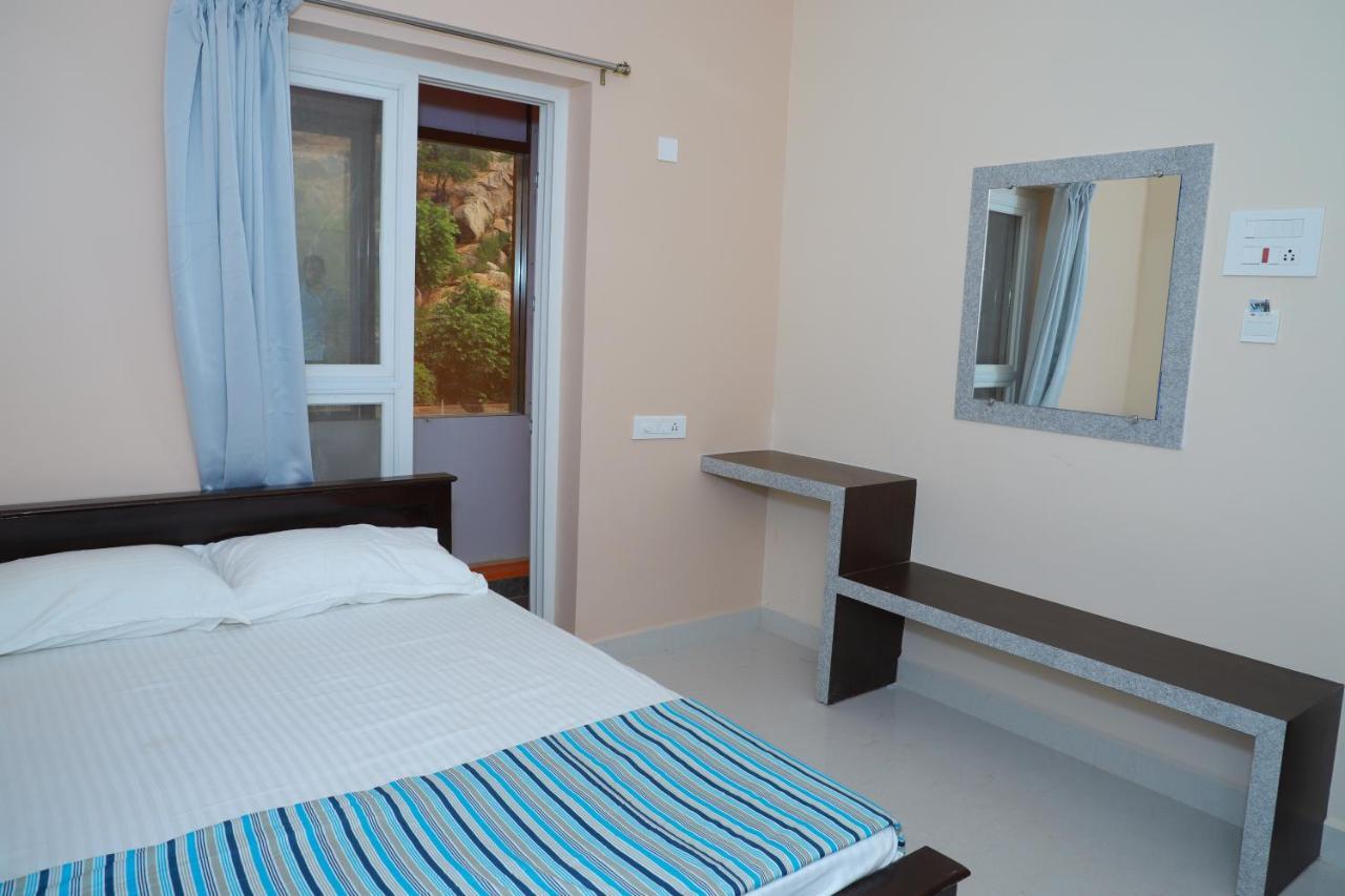 Hotel Lsr Hill View Residency Srikalahasti Exterior foto